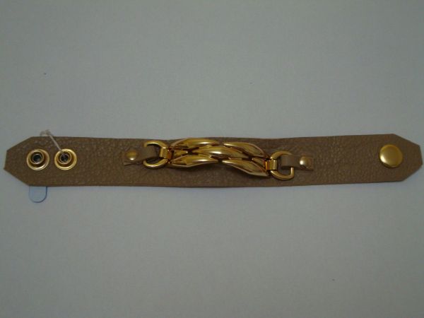 Bracelete de couro com detalhes em Semi jóia