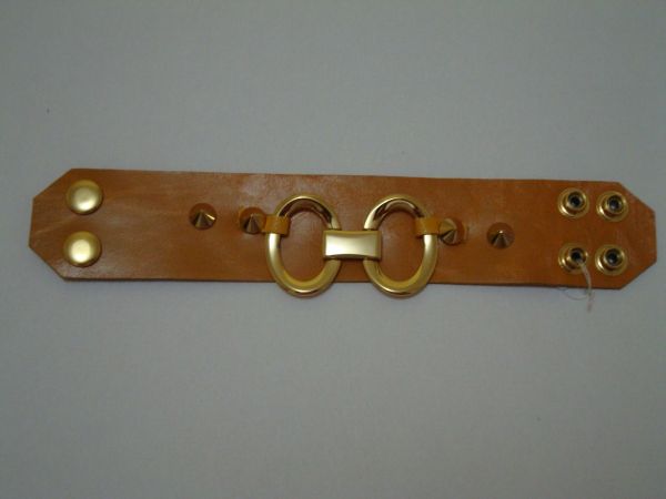 Bracelete de couro com detalhes em Semi jóia