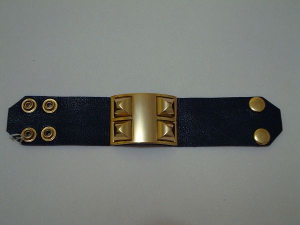 Bracelete de couro com detalhes em Semi jóia
