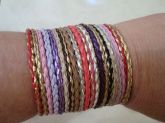 Bracelete em couro colorido