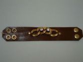Bracelete de couro com detalhes em Semi jóia e strass